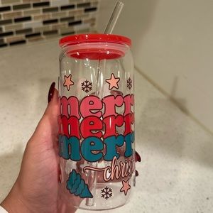 16 oz glass cup with red plastic lid , Christmas design 🎄🌲